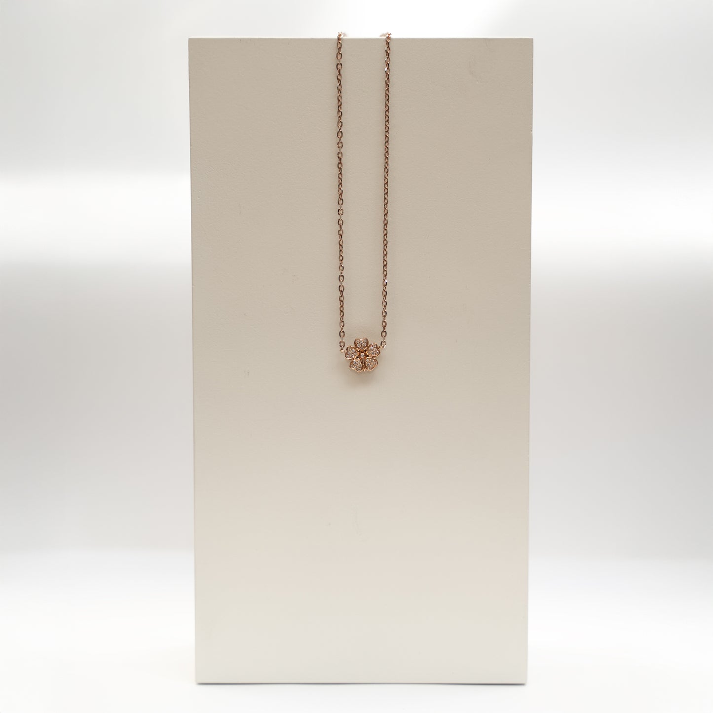 Flower Necklace Diamond with one diamond flower set in rose gold - Amilla Jewelry